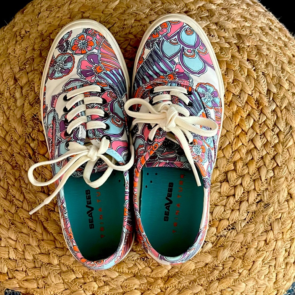 Size 7 Trina Turk Seavees Women’s legend sneaker